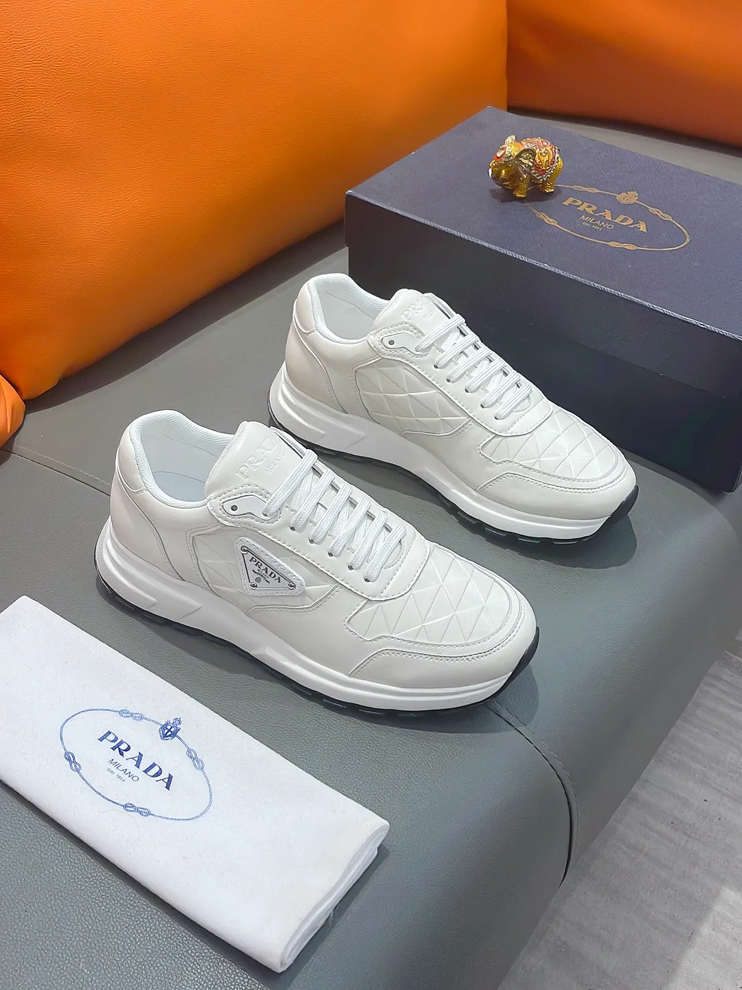 Men's shoes PRADA "Prada" P540 Regular size: 38-44 (casual shoes) Product materials: Selected cowhide upper, soft sheepskin feet, original factory special outsole.